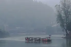 重庆与湖南、贵州交界的古镇，素有渝东南第一门户之称图片