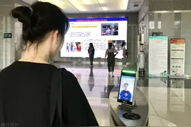一些中小学校长要求教职工每天四次刷脸，自己不刷，合理吗？图片