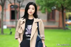 穿风衣配什么内搭好看？看素人街拍就知道：裙子和裤子的差距真大图片