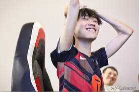 背刺大戏！小天拿左手当亲兄弟！左手只当小天是路人图片