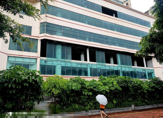 珠海最美烂尾楼之三海大厦