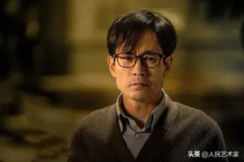 《人世间》中冯化成的扮演者成泰燊，竟是享誉国内外的影帝，曾是钢铁厂的炉前工图片