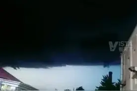 山西出现乌云快速移动景象 整片天空都遮蔽 压迫感十足 简直现实版“黑云压城”图片