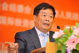 曹德旺：宁捐80亿做慈善，不给员工涨一分钱工资，王健林直接反驳图片