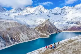 猫王户外传统库拉岗日徒步图片