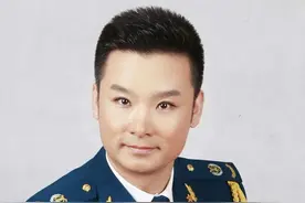 刘和刚：农村小子娶世界小姐，成名了把父母和岳父母接来一起住图片