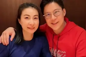 一场商业活动，暴露了郭晶晶的“格局”，难怪霍家那么“紧张”她图片