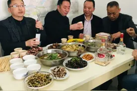 无论关系多好，请客喝酒，都要注意避开“3个坑”，免得徒留尴尬图片