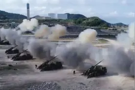 解放军数十门重炮一齐开火，这威力对岸扛得住吗？图片