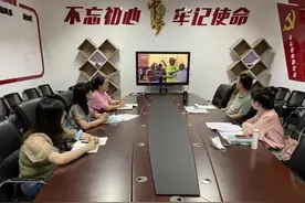 感悟榜样精神 凝聚奋进力量 天职师大党员师生认真收看《榜样的力量（第一季）》和《党旗在一线飘扬》系列节目图片
