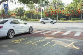 占用公共停车位经营 赣州瑞金市红都广场商铺被投诉图片