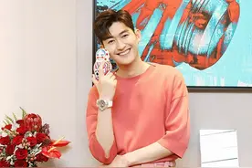 上了年纪的男人，穿衣远离这3种“装嫩色”，油腻、廉价还掉档次图片