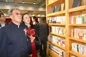 陪伴55年的发妻去世，80岁的王蒙娶小20岁娇妻：初见就被秒杀图片