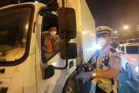 百日行动｜C1驾照开绿化车，还安装警示灯…图片