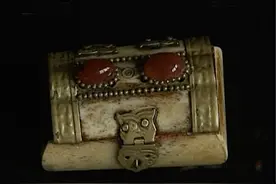 卡车司机救下老人，老人赠他一枚“泥球”，36年后发现：值2亿元图片