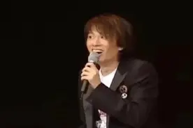 搞笑GIF:我不笑，我能憋得住，我很赞同你的说法图片