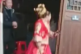 湘西一女子出嫁，弟弟哥哥们当伴娘团惊艳全场，网友：最强伴娘团图片