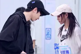 天！蔡徐坤恋情疑曝光！女友是THE9成员，男方直接油画示爱？图片