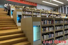 “夜读模式”走起！邕城图书馆为夜读人掌灯图片