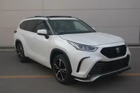 8月26日上市，丰田皇冠陆放新增2.0T四驱版，配JBL音响图片