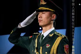 中国UP丨升旗手张自轩：请如国旗般向上图片