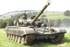 俄乌激战，俄军手软要吃大亏，捷克豪赌不会遭报复，军援乌军坦克图片