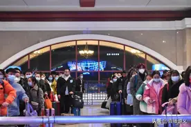 凌晨3点57分！遵义站开出首趟“红眼高铁”列车图片