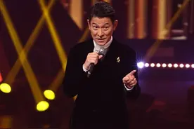 刘德华献唱金曲奖，郑欣宜获女歌手大奖，郭晶晶和霍启刚携手出席图片