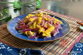 洋葱好吃的做法来了，简单一炒太好吃了，建议你也试一试图片