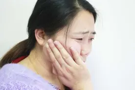 经常用牙签剔牙的人，时间长了，可能会面临3个问题，别不当回事图片