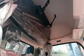 卧铺轻卡：排半好还是高顶好？图片