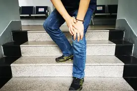 别等膝盖已老化再后悔莫及！出现这6种症状，请您注意膝关节健康图片