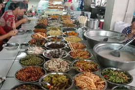 广西早餐有多实惠？广东小伙去喝粥，5元一碗，20多种小菜随便吃图片