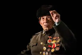 战友们，请一定停留片刻，听听他们的故事！图片