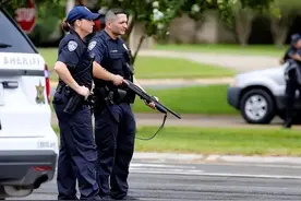 每年枪杀1000平民，美国警察的权力有多大？遇到盘查该如何保命？图片