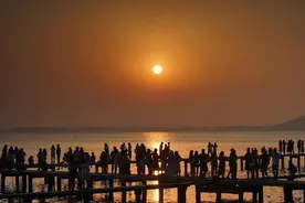 我不要你说“我爱你”，我要你说“用凌波门日出作招待，够意思！”图片