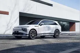 定位中大型5座智能旗舰SUV 小鹏G9最新公告信息曝光图片