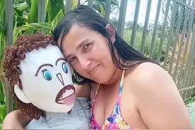 巴西女子与布娃娃结婚后抓马不断，"丈夫"出轨，"儿子"被绑图片