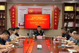 济南市体育局党组成员、副局长王建军到市球类运动中心讲主题教育专题党课图片