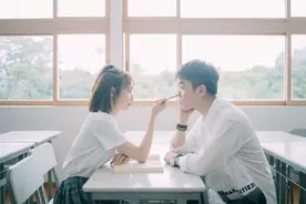 怎样判断两人是否处于暧昧关系，就看这五点，特别明显图片