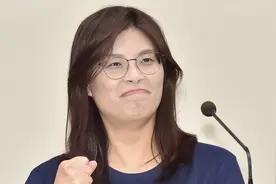 台湾郑丽文叫嚣：两岸要开战，大陆会被拖垮一半，起码倒退三十年图片