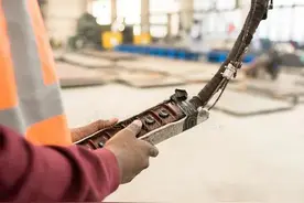 化工厂操作工该不该去图片