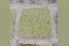 妈妈为大四女儿寄熟食，荤素真空打包引热议，这是母爱还是溺爱？图片