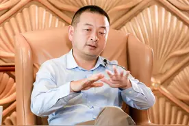 北大教授梁建章建议：“暂时找不到工作的年轻人，可先结婚生子”图片