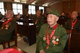 省委书记接见“老红军”，问了几个问题后，直呼：此人是冒牌货图片