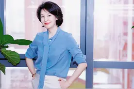 女人上了年纪，切忌穿这4个颜色，多穿另外4个，更减龄显白图片