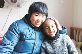 12年前，非洲黑人富商遗弃儿子，被浙江奶奶收养，后来怎样了？图片