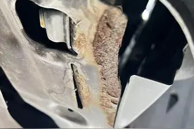 东风日产准新车底盘大面积锈蚀！咋回事？图片