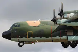传奇的空中大力士——C130运输机！图片