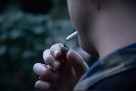 大舅重病，我给1万块，当了大老板的表哥只给600块，事后我懂了图片